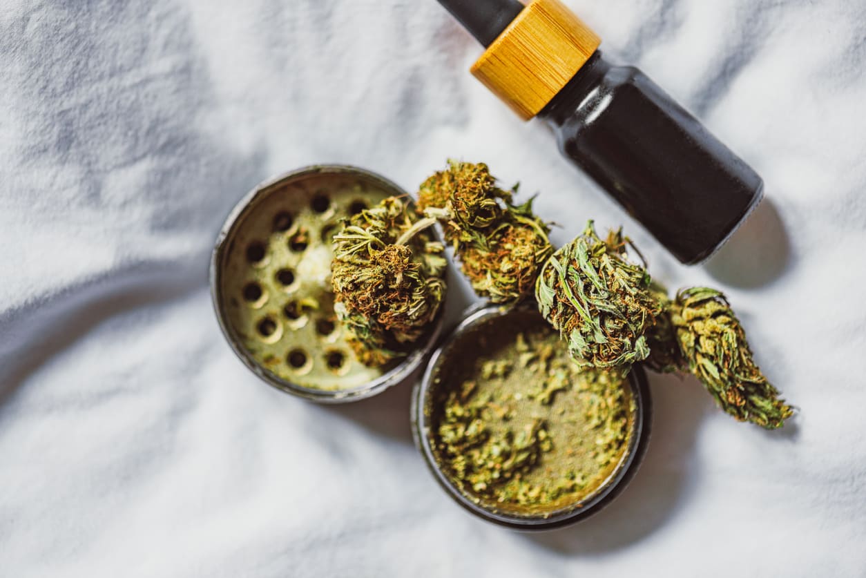 Grinders - Broyeurs & Effriteuses à herbe pour cannabis CBD en vente - CBD  Center